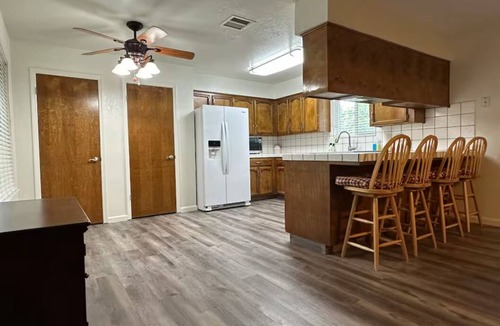 Kingsburg House | 3-bedroom house in fabulous Kingsburg with pool