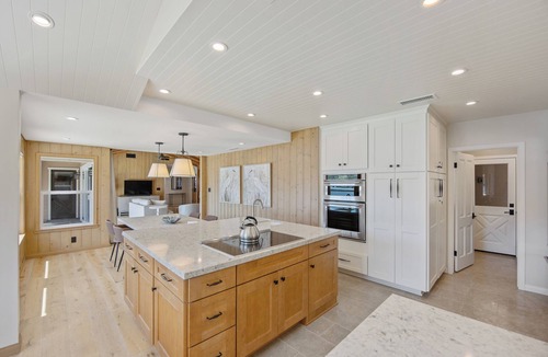 Thousand Oaks House | 3-bedroom house on exclusive Lake Sherwood with stunning lake views throughout.