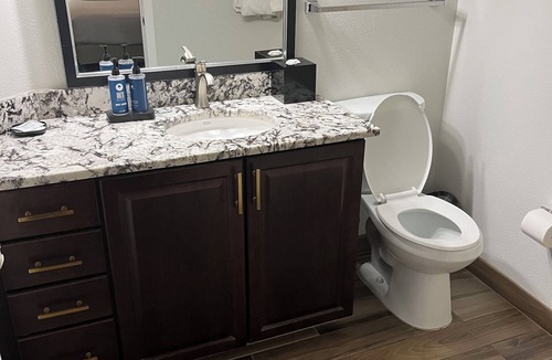 South Lake Tahoe Resort | 3-bedroom resort in gorgeous South Lake Tahoe with WiFi, fitness rm jacuzzi