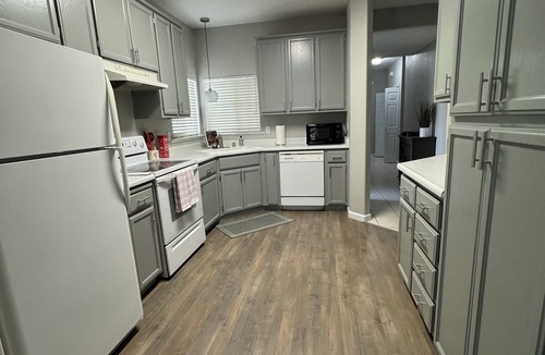 Merced House | 3-bedroom townhome in marvelous Merced with WiFi, AC