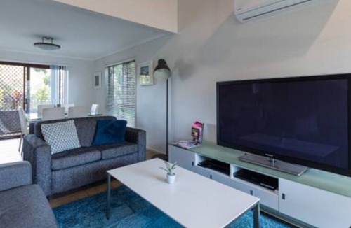 Labrador House | 3 Bedroom Townhouse- with free wifi