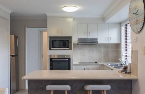 Labrador House | 3 Bedroom Townhouse- with free wifi