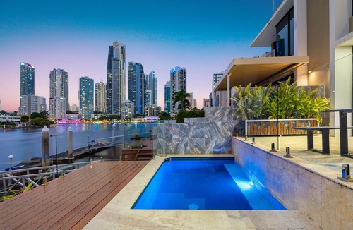 Surfers Paradise House | $3 Million Waterfront Villa - pets welcome