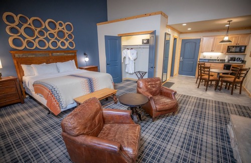 Mammoth Lakes Hotel | 3 Scenic Alpine Units Near Mammoth Mountain, Great for Skiing and Lake Walks