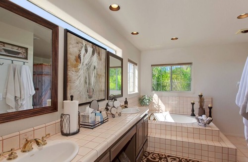 Temecula House | 30-DAY STAYS! Hummingbird Inn, Temecula - Wine Country