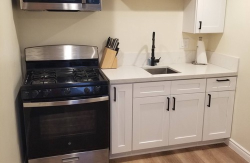 Winter Gardens House | 30 minutes away to beaches or mountains, and pet friendly!