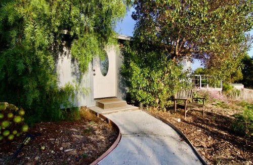 Central Malibu Apartment | 30 PCT OFF! Malibu Charming Suite, Ocean View, King Bed