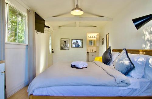 Central Malibu Apartment | 30 PCT OFF! Malibu Charming Suite, Ocean View, King Bed