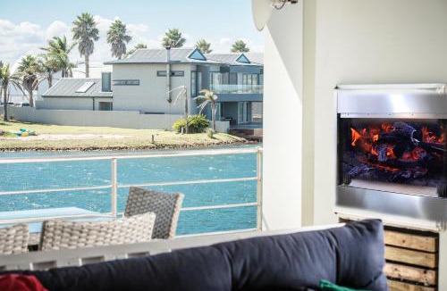 Marina Martinique Apartment | 33 Kingston Place, Marina Martinique