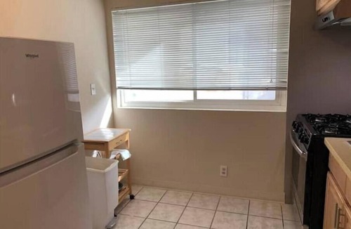 Downtown North Apartment | 357#D downtwn/Stanford 1bedroom/carport hardwd,A/C
