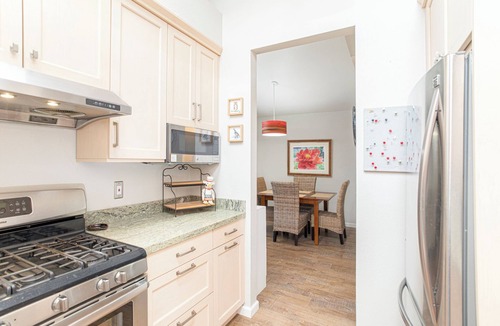 Motel District Condo | 364 Harbor View