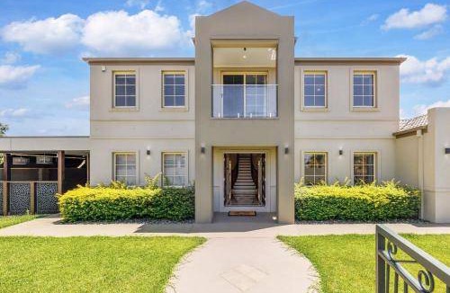 Benowa House | 371 m² House ∙ 4 bedrooms ∙ 10 guests