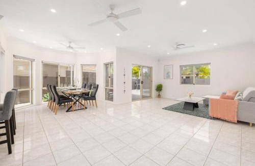 Benowa House | 371 m² House ∙ 4 bedrooms ∙ 10 guests