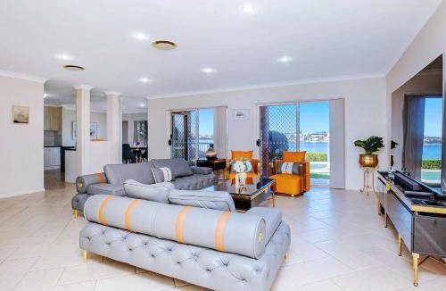 Mermaid Waters House | 399 m² House ∙ 5 bedrooms ∙ 10 guests