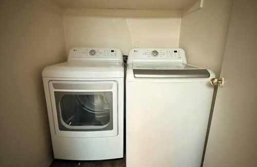 Las Vegas Apartment | 3bd 2ba Pet friednly with Washer and Dryer