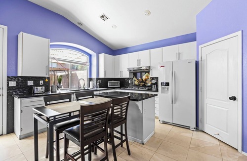 Spring Valley House | 3bd 3 bath delightful home 20 min Strip. 1 king 2 queen sofabed POOL SPA, garage