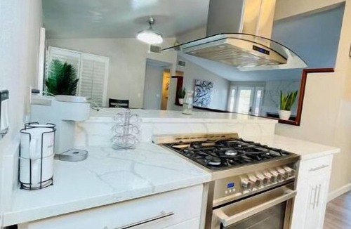 Serra Mesa House | 3BR 2 bth Snap Dragon Stadium view w/game room & hot tub 15 mins from the beach