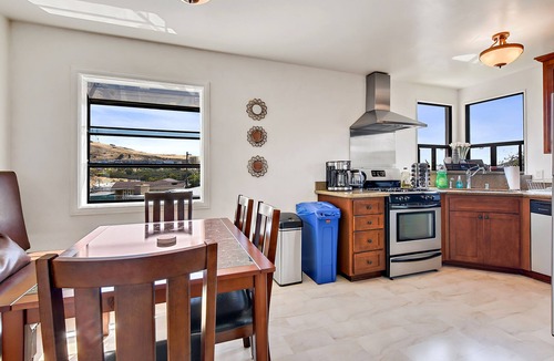 Paradise Valley Apartment | 3BR family house near SF — sleeps 12