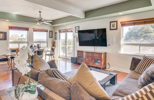 Thousand Oaks House | 3BR Mountain Retreat with 2 Executive Suites & Scenic Views Sleeps 6