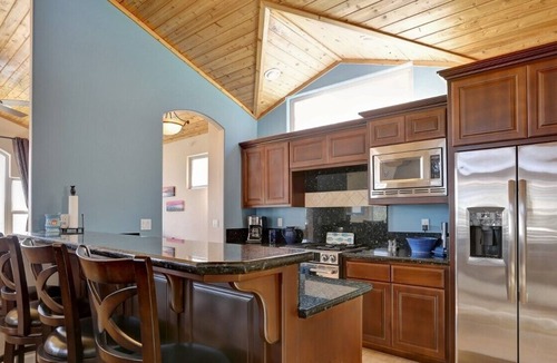 Downtown House | 3BR One block to Beach!