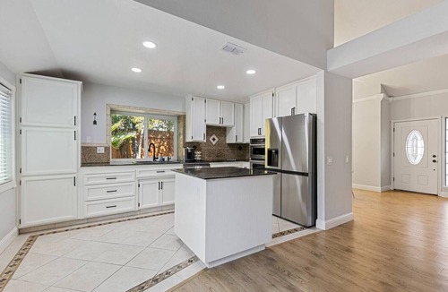 Roseville House | 3BR · Pool · Hot Tub · BBQ · Garage · Roseville