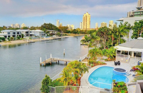 Broadbeach Waters Apartment | 3br Spacious Broadbeach Lakefront Apartment - CoastHM