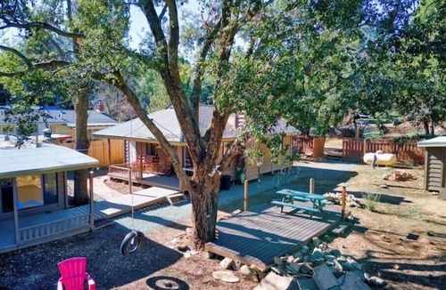 Descanso House | 3BR Tree Covered Fenced Cabin