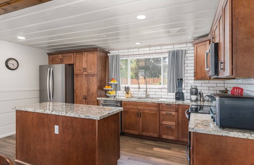 Old Southwest House | 3BR w/shared Hot Tub & Backyard Oasis