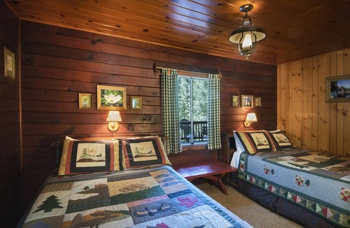 North Wawona Cabin | (3N) Lockwood Lodge at The Redwoods In Yosemite