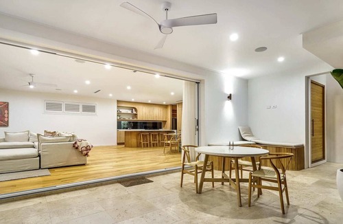 Burleigh Heads House | 4 Bedroom House with AirCon & Pool, Walk to Beach