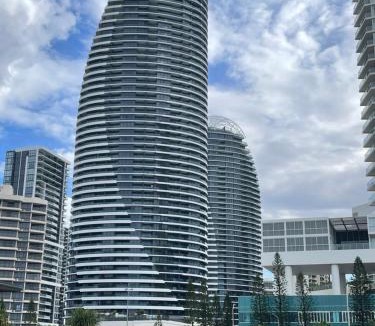 Broadbeach Apartment | 4 Bedroom Huge Sub Penthouse Oracle Level 31 Magnif VIEWS 260m2 Family Skyhome Sleeps 8 Adults and 2 Children, Sofa Bed Portacot, High Chair Central to Everything Resort Skyhome 5 STAR Luxury