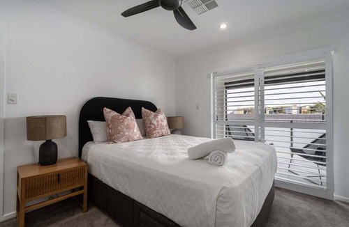 Kings Beach Resort | 4 Bedroom - Nimolanca Partial Ocean View