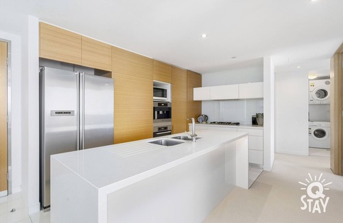 Broadbeach Apartment | 4 Bedroom Sub Penthouse High Floor, Ocean Views
