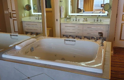 Las Vegas Resort | 4 Bedroom Wesgate Villa w/King beds, 6 Baths, 2 Living Rooms w/Queen Sofa-Beds
