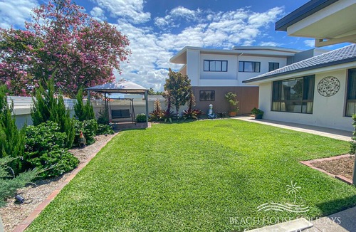 Mermaid Waters House | 4 bedroom wide-waterfront home with pool and skyline views