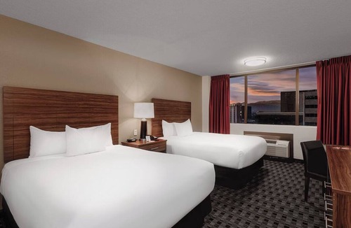 Downtown Las Vegas Hotel | 4 Deluxe Two Queen Rooms at The D Las Vegas