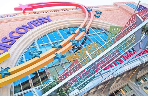 Downtown Las Vegas Hotel | 4 Deluxe Two Queen Rooms at The D Las Vegas