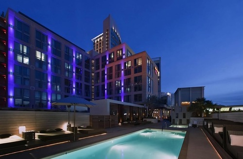 Gaslamp Quarter Hotel | 4 Family-friendly Units In the Heart of Downtown San Diego! Onsite Parking!