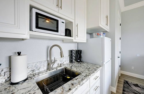 Madera Apartment | 4 Mi to Downtown Madera: Cozy Studio Apartment