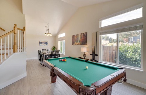 Northwest Reno House | 4 Mi to Downtown Reno: Family Retreat w/Fireplace