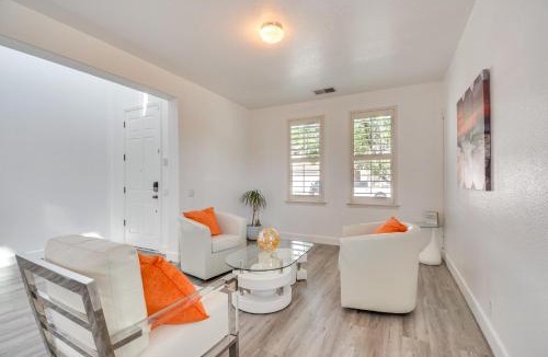 Merced House | 4 Mi to Dtwn Merced: Spacious Home w/Yard!
