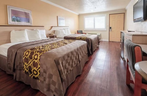 Corcoran Hotel | 4 Modern Rooms Close to Corcoran Station - Simple & Relaxed Guest Experience