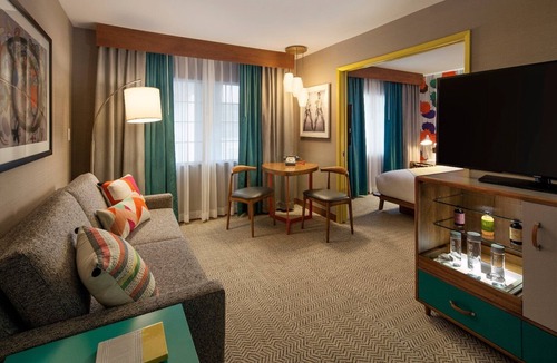Venice Hotel | 4 Quad Courtyard View King Suite at The Kinney Venice Beach!