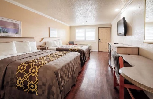 Corcoran Hotel | 4 Rooms w/Desk, Fridge, & Microwave Near Dining Spots & Corcoran Train Station