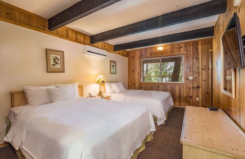 Bass Lake Hotel | 4 Spacious Chalet Near Hiking Trails & Water Sports on Beautiful Bass Lake