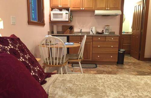 Tofino Bed & Breakfast | 42 m² Bed and breakfast ∙ 2 guests