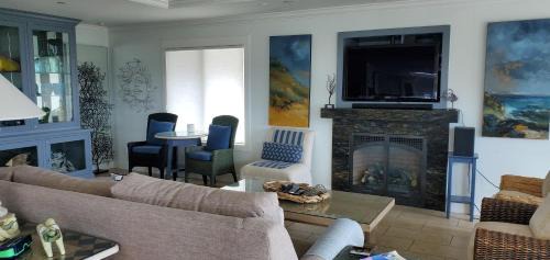 San Simeon House | 4812 Windsor Blvd. Seaclift Estates