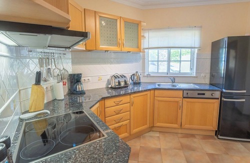 Estombar Ski Chalet | 49 Presa da Moura Superbly 2 Bed Townhouse Close to Carvoeiro