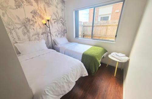 Coomera House | 4b2b Coomera Comfort Lodge Near Theme Park & Westfield