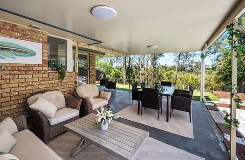 Oxenford House | 4BR In Prime Gold Coast Near Beaches & Attractions